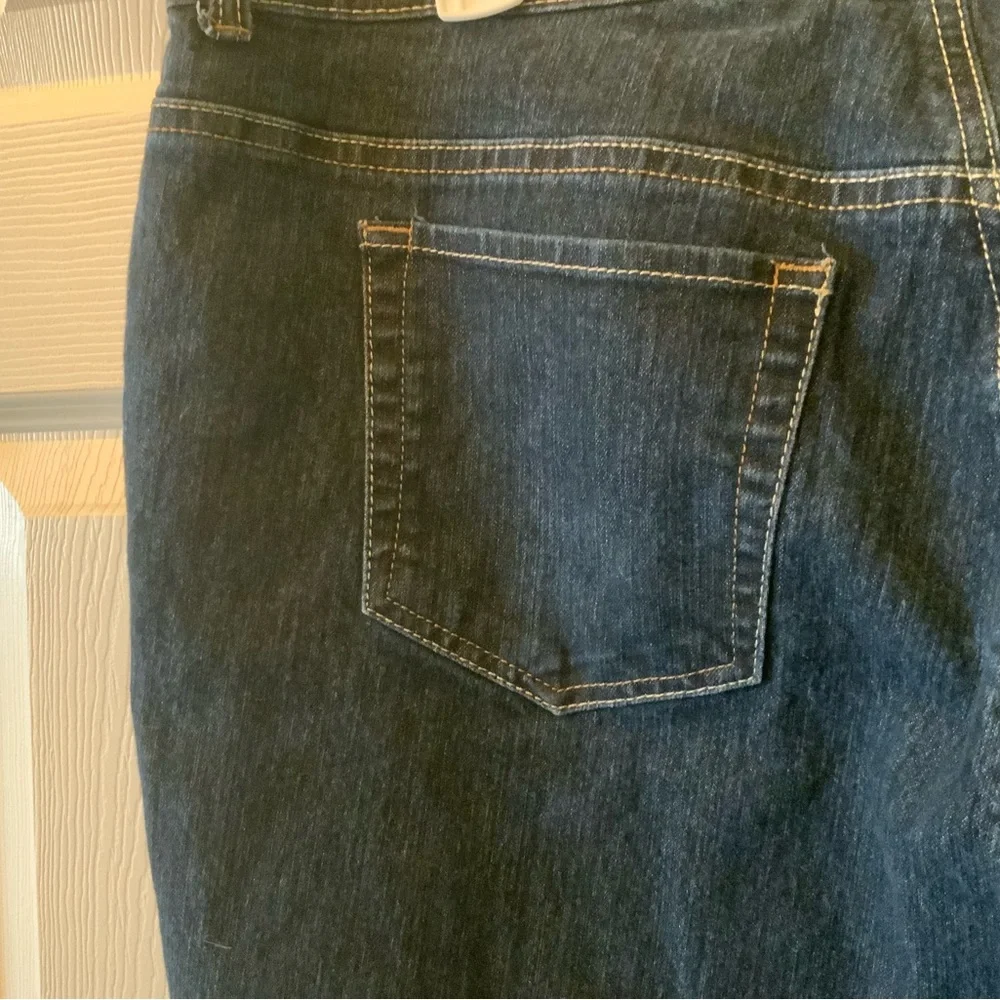 Gloria Vanderbilt Amanda Bermuda Dark Blue Denim Shorts - Picture 4 of 6